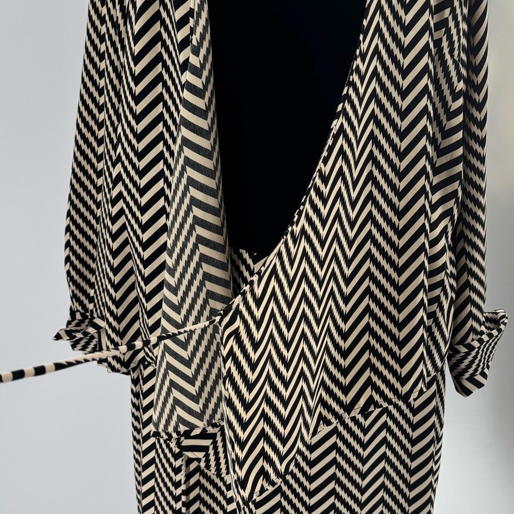 Ashley Stewart Black and Taupe Chevron PatternTwo Piece Set - Picture 4 of 6